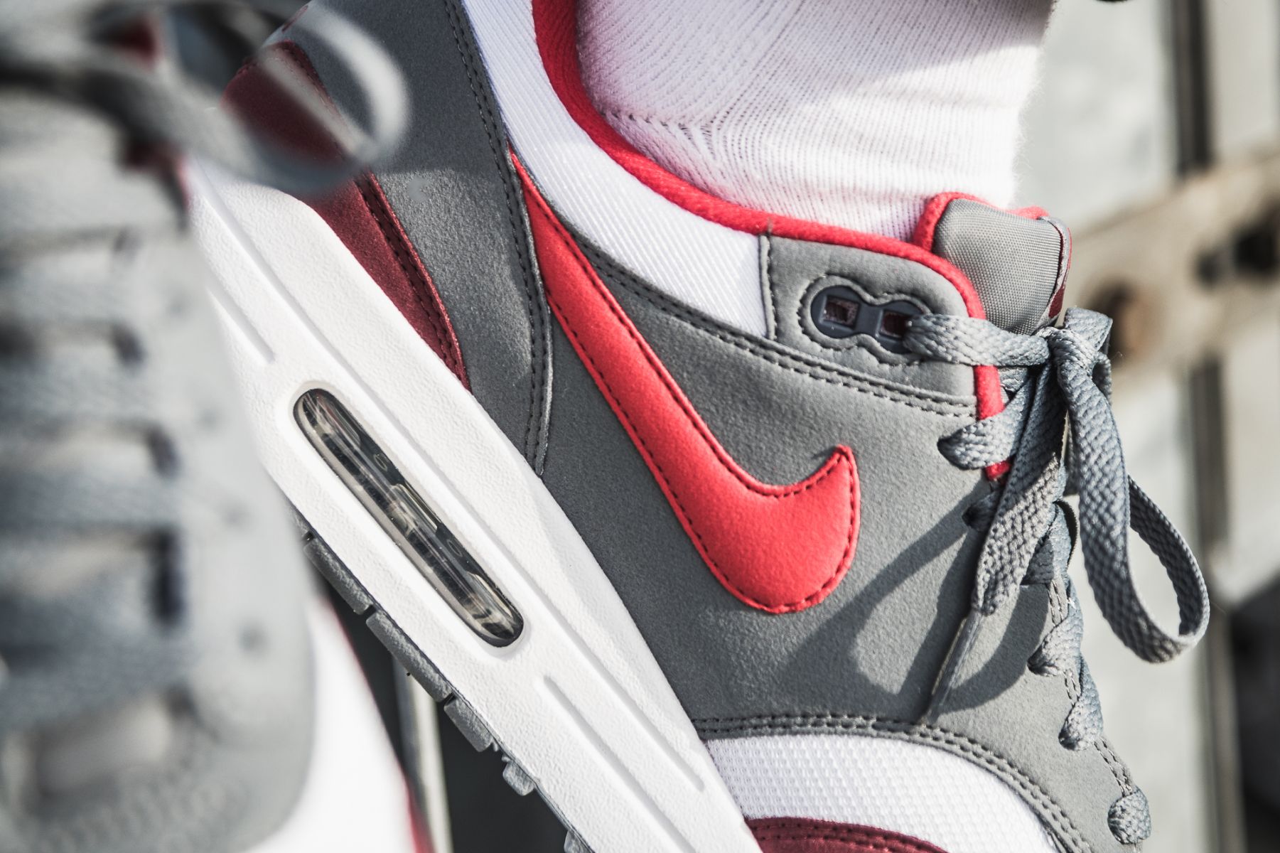 Air max 1 outlet university red cool grey